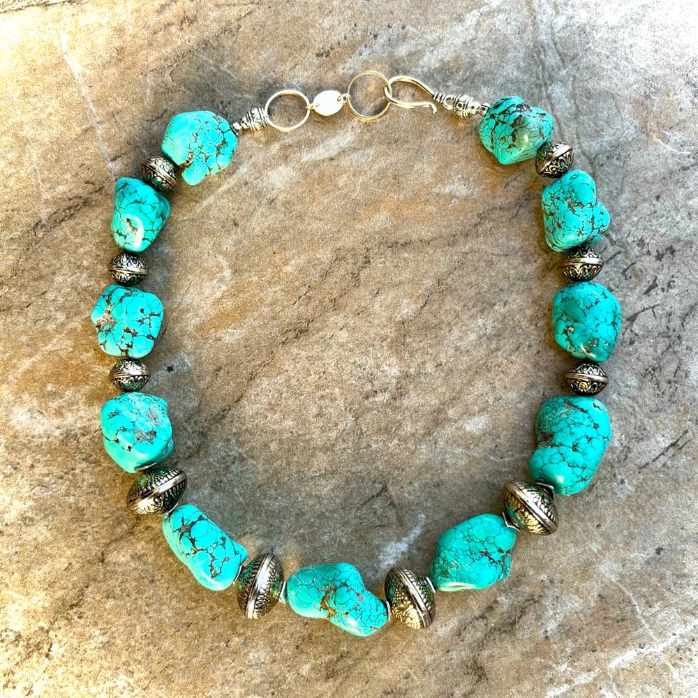 Boho chic turquoise howlite necklace